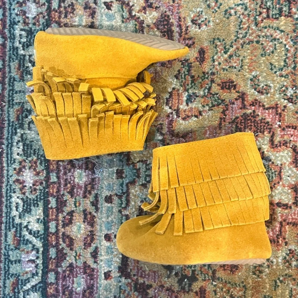 WILL NOT TAKE LESS Bailey’s Blossoms Rustic Tan Moccasins - Picture 2 of 9